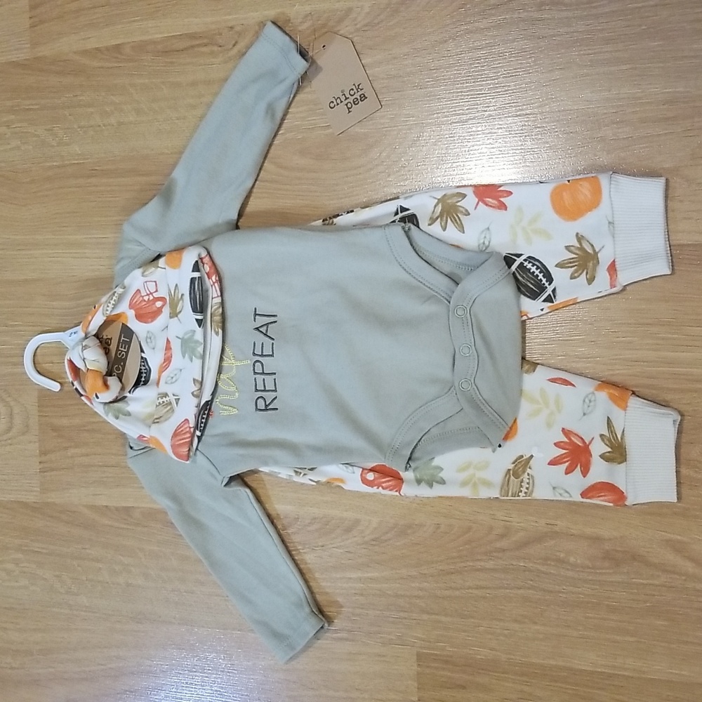 Chick Pea three piece set 0-3 months NWT